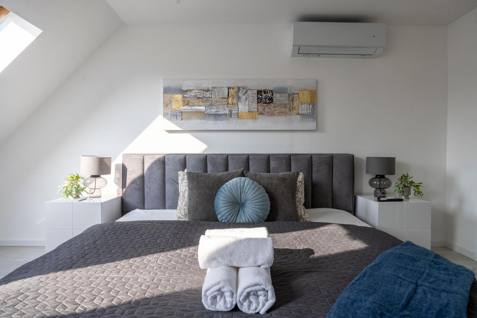 Deluxe & Minimalistic In The Heart Of Apartamento