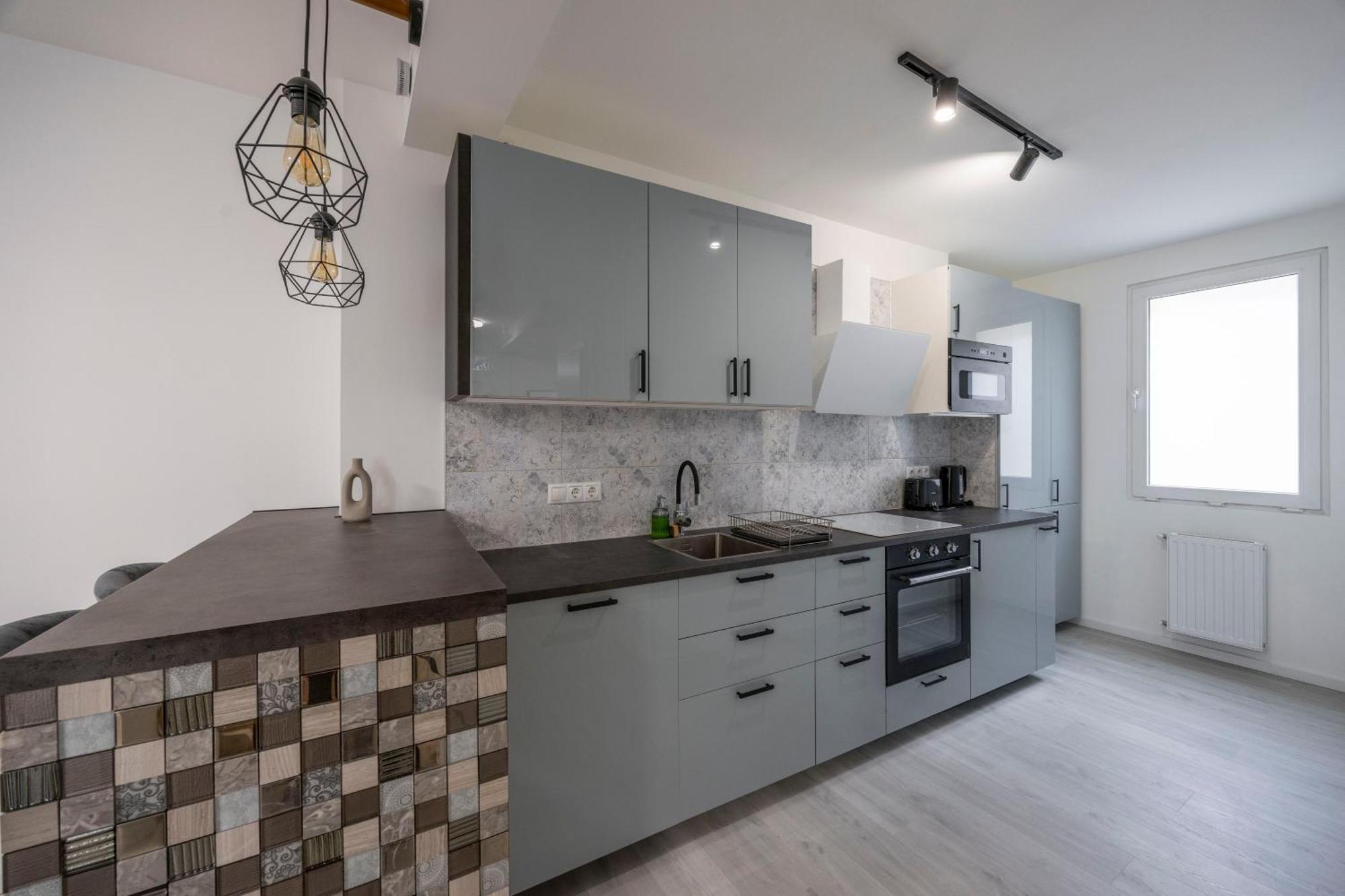 Apartamento Deluxe & Minimalistic In The Heart Of *